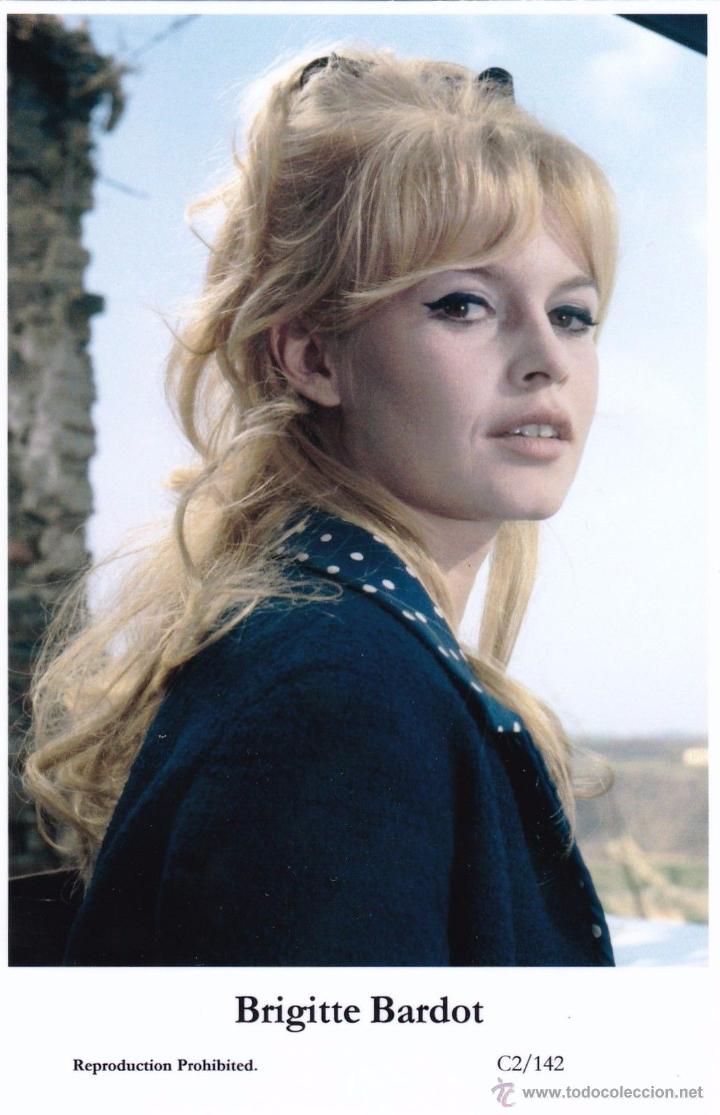 Cine: BRIGITTE BARDOT - Film star Pin Up - Publisher Swiftsure Postcards 2000