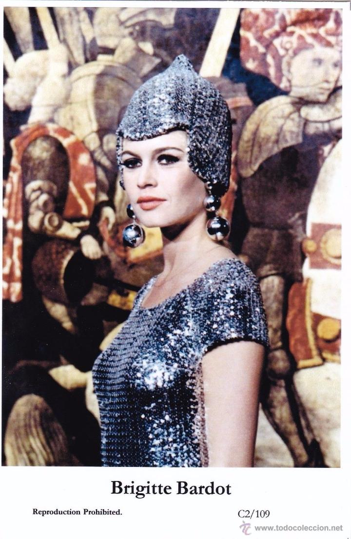 Cine: BRIGITTE BARDOT - Film star Pin Up - Publisher Swiftsure Postcards 2000