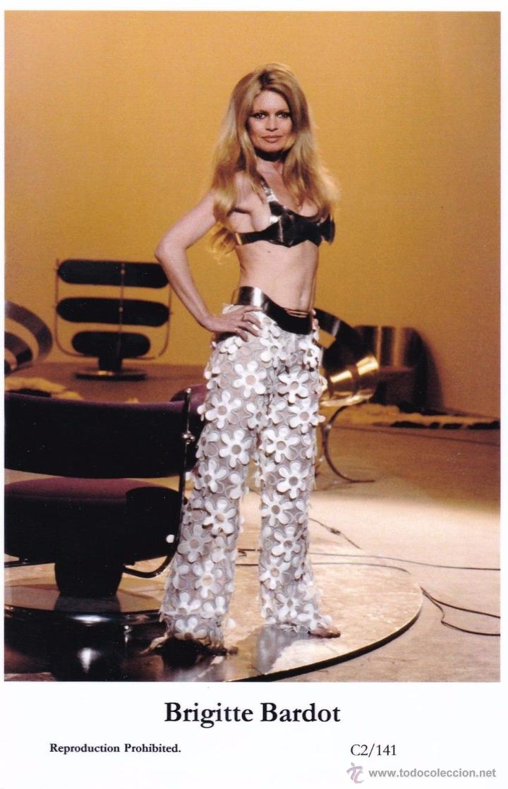 Cine: BRIGITTE BARDOT - Film star Pin Up - Publisher Swiftsure Postcards 2000