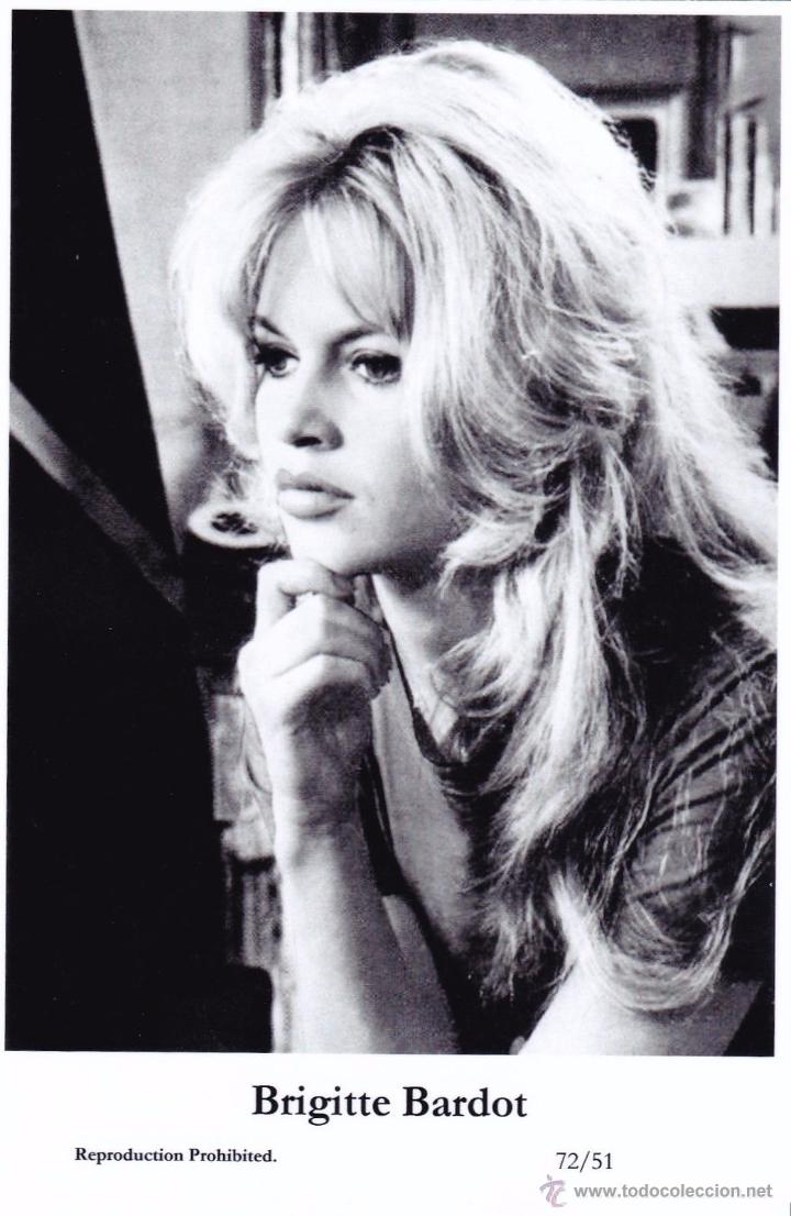 Cine: BRIGITTE BARDOT - Film star Pin Up - Publisher Swiftsure Postcards 2000