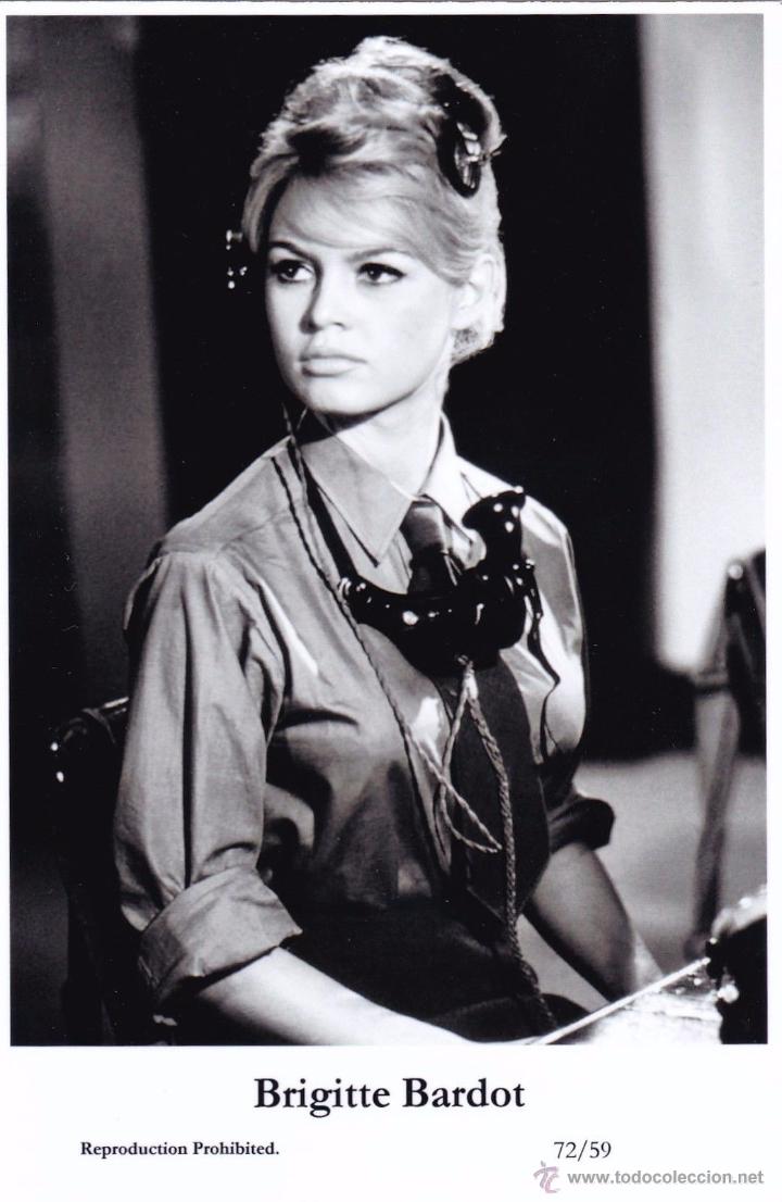 Cine: BRIGITTE BARDOT - Film star Pin Up - Publisher Swiftsure Postcards 2000