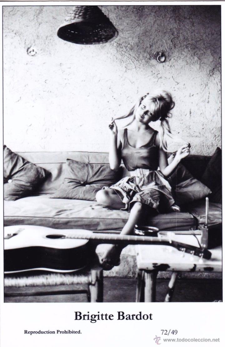 Cine: BRIGITTE BARDOT - Film star Pin Up - Publisher Swiftsure Postcards 2000