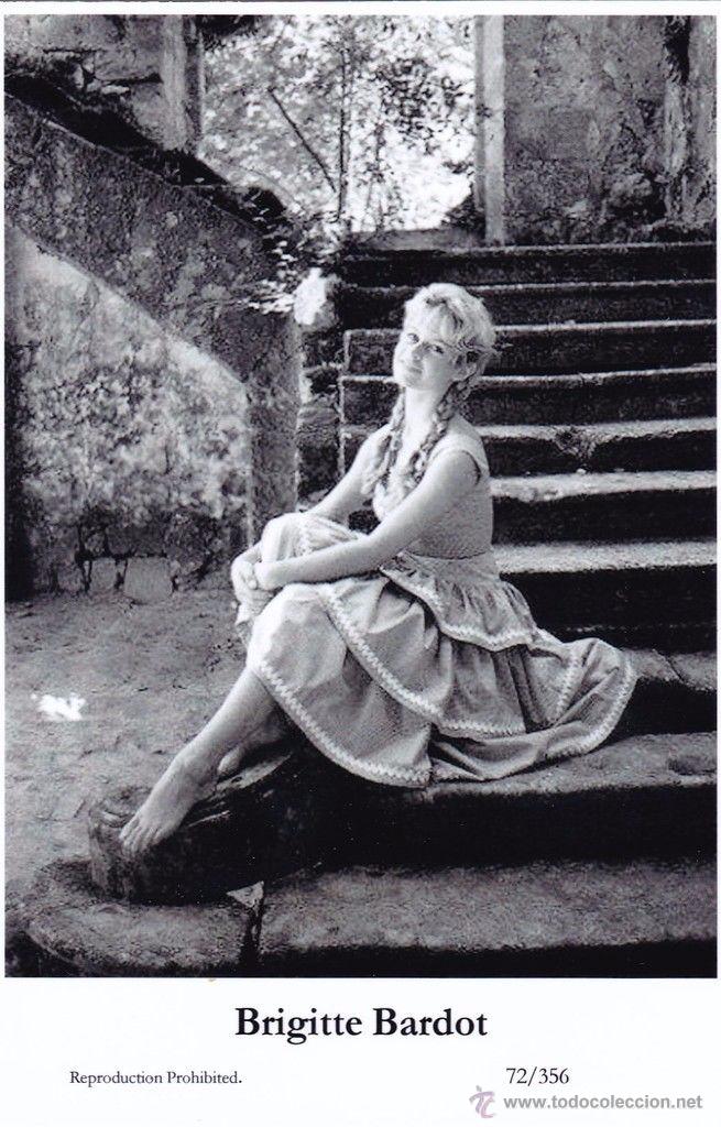 Cine: BRIGITTE BARDOT - Film star Pin Up - Publisher Swiftsure Postcards 2000
