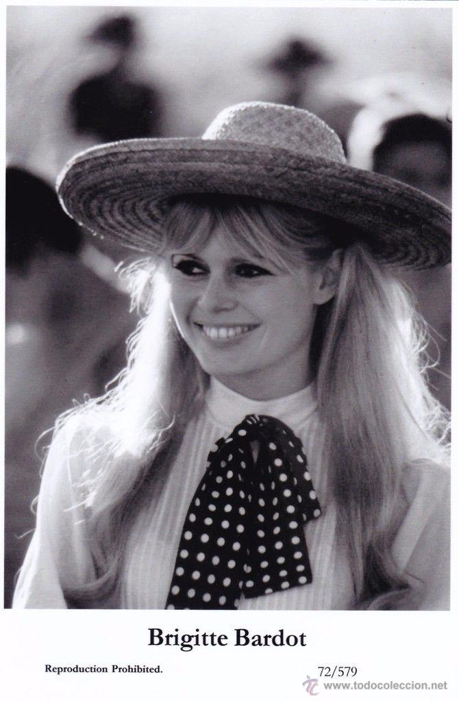 Cine: BRIGITTE BARDOT - Film star Pin Up - Publisher Swiftsure Postcards 2000