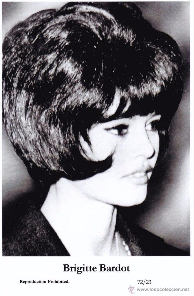 Cine: BRIGITTE BARDOT - Film star Pin Up - Publisher Swiftsure Postcards 2000