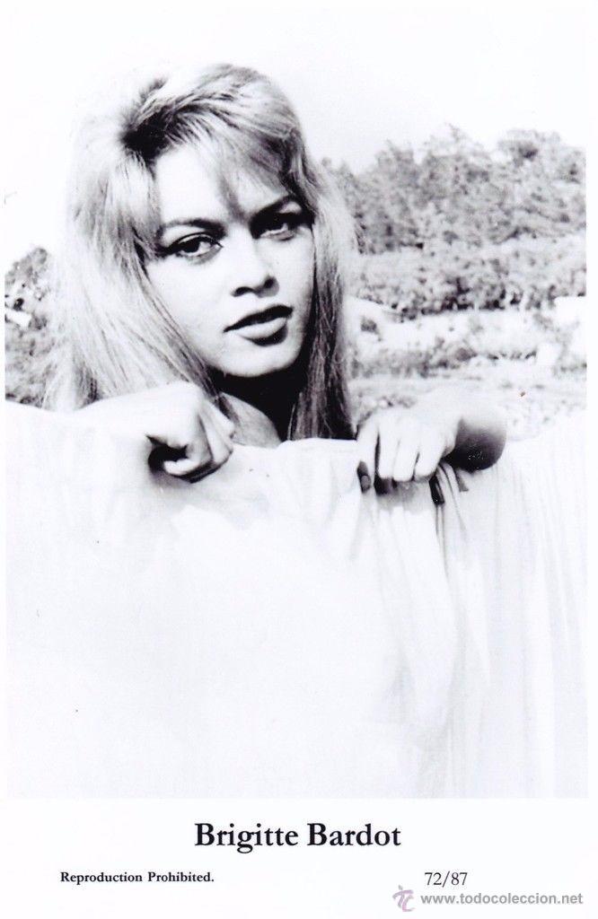 Cine: BRIGITTE BARDOT - Film star Pin Up - Publisher Swiftsure Postcards 2000