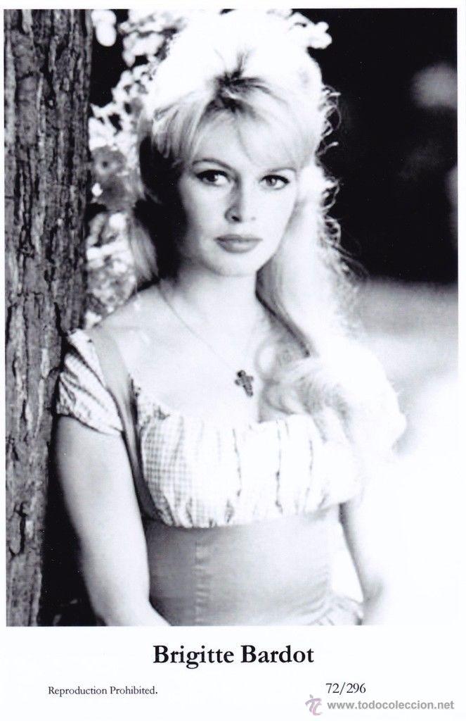 Cine: BRIGITTE BARDOT - Film star Pin Up - Publisher Swiftsure Postcards 2000