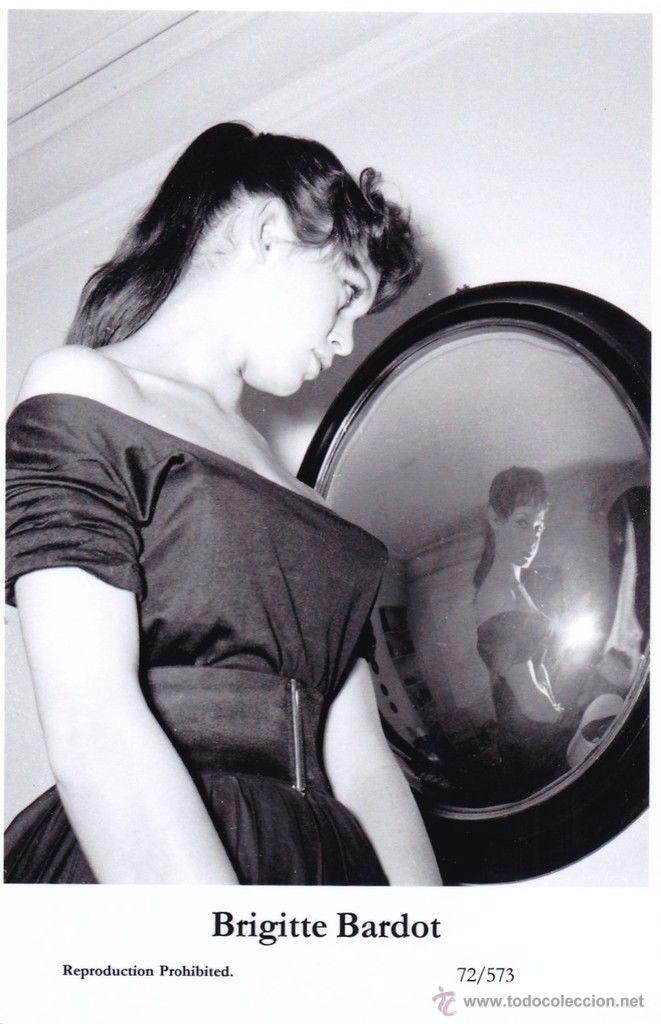 Cine: BRIGITTE BARDOT - Film star Pin Up - Publisher Swiftsure Postcards 2000