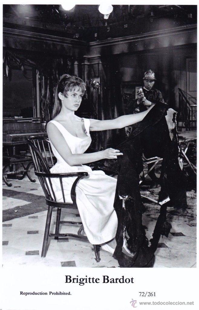 Cine: BRIGITTE BARDOT - Film star Pin Up - Publisher Swiftsure Postcards 2000