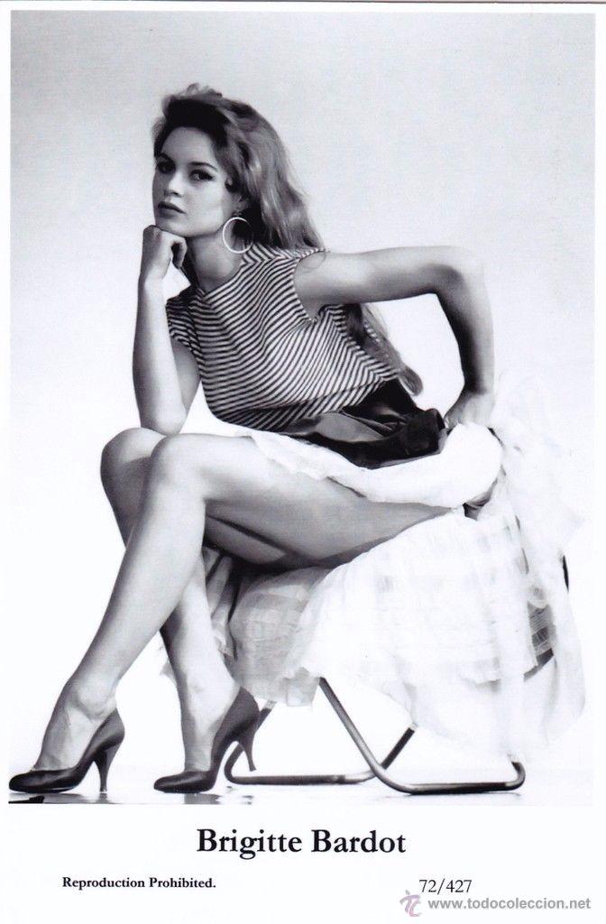 Cine: BRIGITTE BARDOT - Film star Pin Up - Publisher Swiftsure Postcards 2000