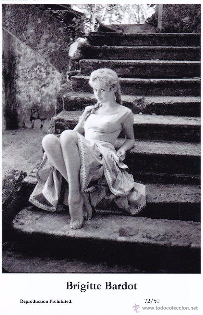 Cine: BRIGITTE BARDOT - Film star Pin Up - Publisher Swiftsure Postcards 2000