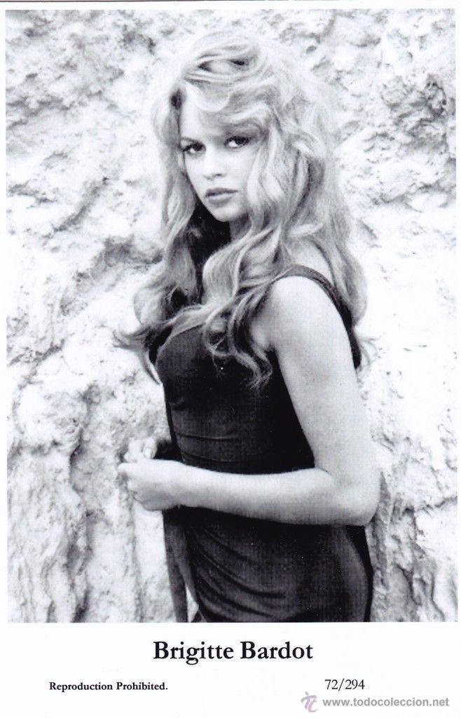 Cine: BRIGITTE BARDOT - Film star Pin Up - Publisher Swiftsure Postcards 2000