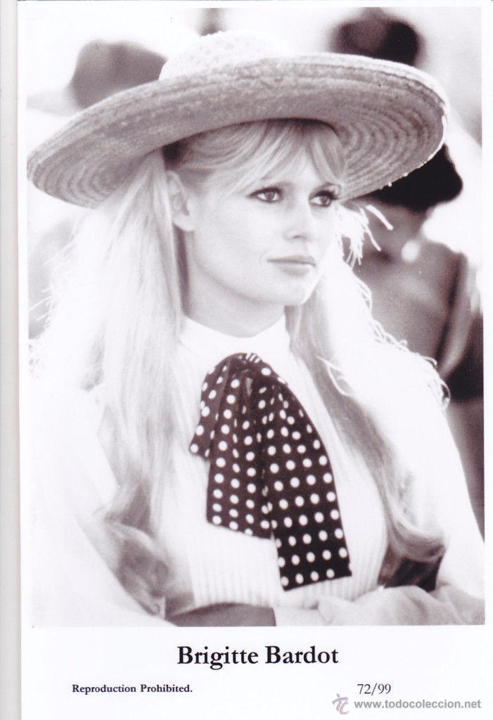 Cine: BRIGITTE BARDOT - Film star Pin Up - Publisher Swiftsure Postcards 2000
