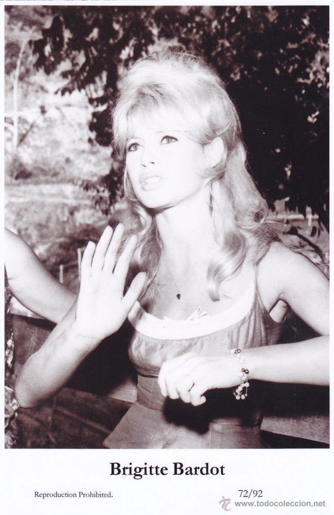 Cine: BRIGITTE BARDOT - Film star Pin Up - Publisher Swiftsure Postcards 2000
