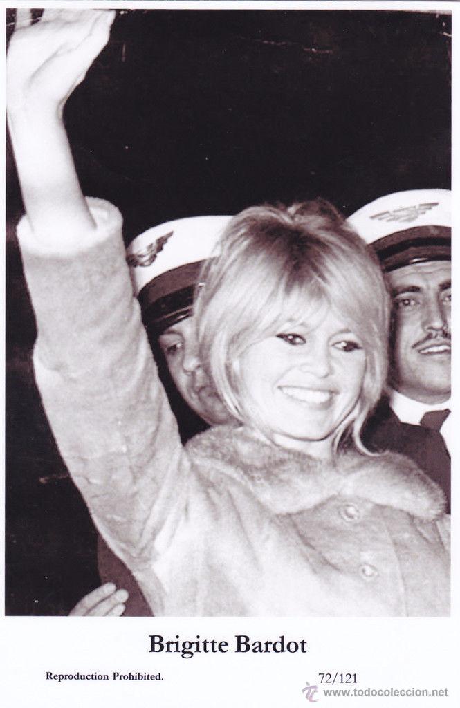 Cine: BRIGITTE BARDOT - Film star Pin Up - Publisher Swiftsure Postcards 2000