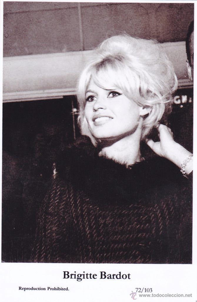 Cine: BRIGITTE BARDOT - Film star Pin Up - Publisher Swiftsure Postcards 2000