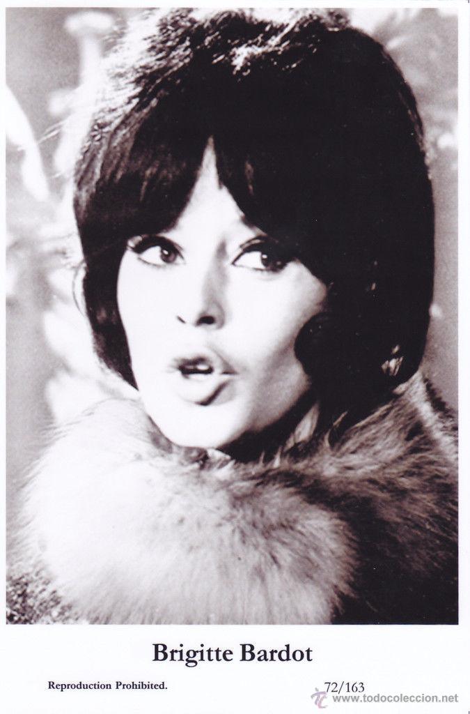 Cine: BRIGITTE BARDOT - Film star Pin Up - Publisher Swiftsure Postcards 2000