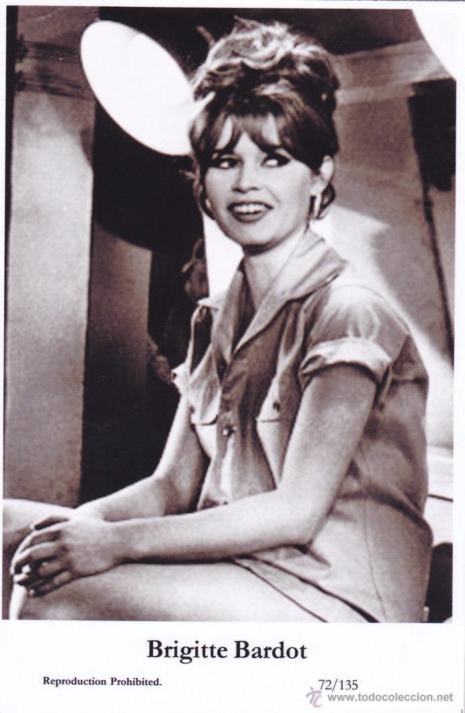 Cine: BRIGITTE BARDOT - Film star Pin Up - Publisher Swiftsure Postcards 2000