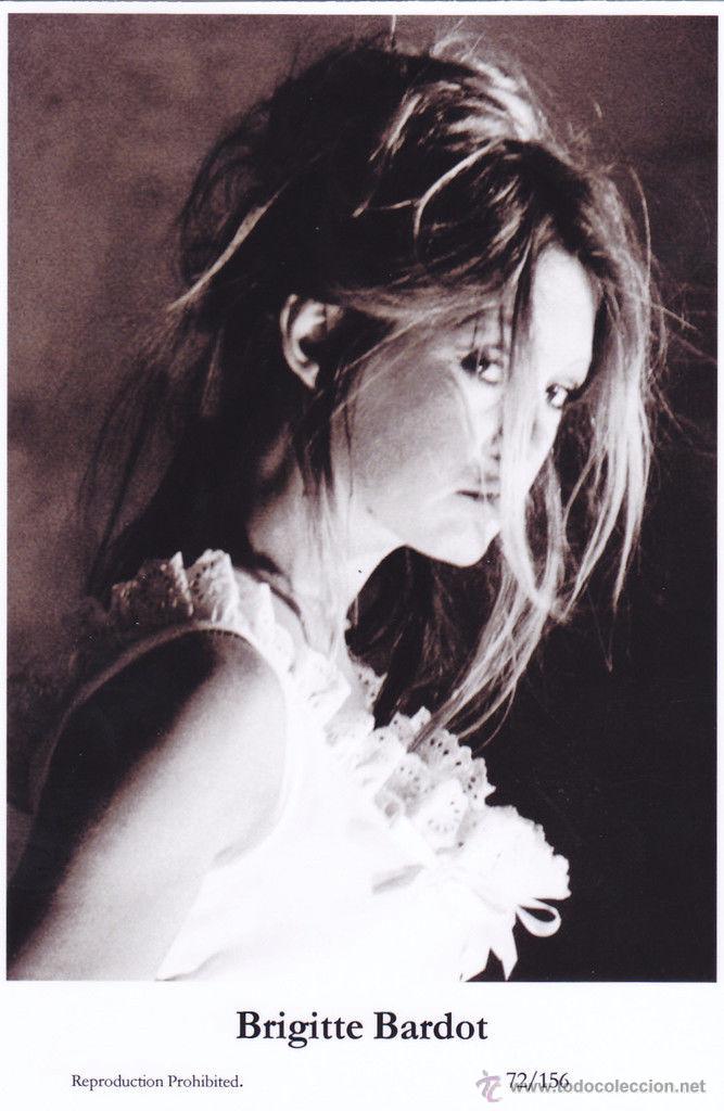 Cine: BRIGITTE BARDOT - Film star Pin Up - Publisher Swiftsure Postcards 2000