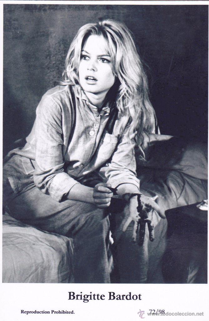 Cine: BRIGITTE BARDOT  - Film star Pin Up - Publisher Swiftsure Postcards 2000