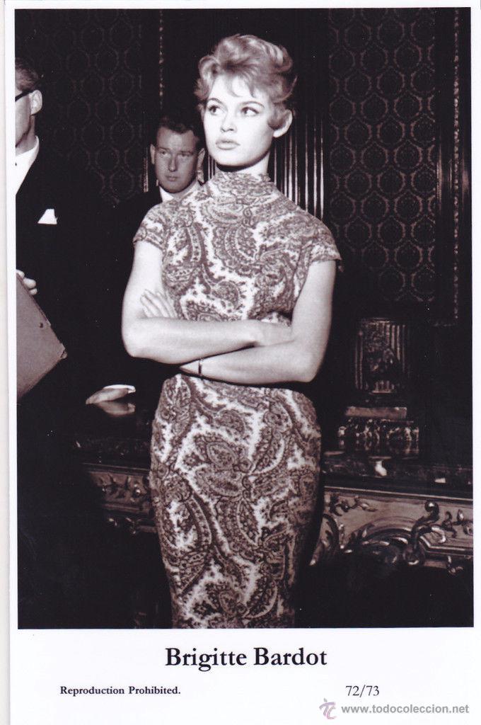 Cine: BRIGITTE BARDOT  - Film star Pin Up - Publisher Swiftsure Postcards 2000