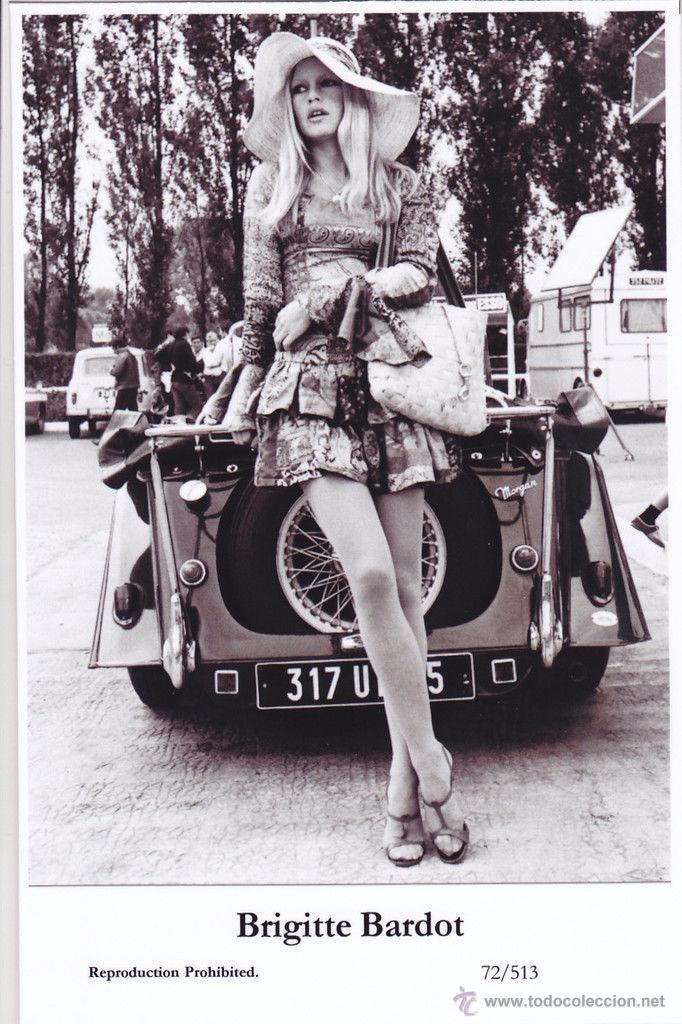 Cine: BRIGITTE BARDOT - Film star Pin Up - Publisher Swiftsure Postcards 2000