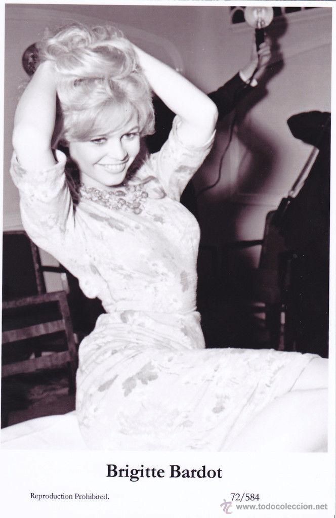 Cine: BRIGITTE BARDOT - Film star Pin Up - Publisher Swiftsure Postcards 2000