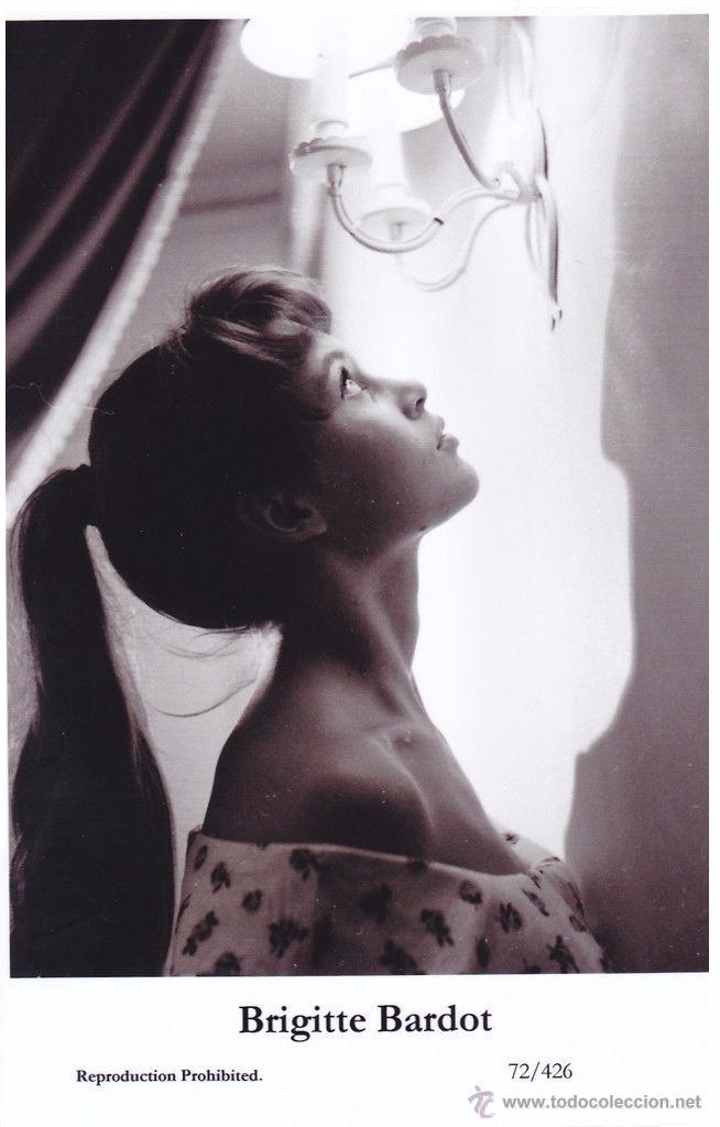Cine: BRIGITTE BARDOT - Film star Pin Up - Publisher Swiftsure Postcards 2000