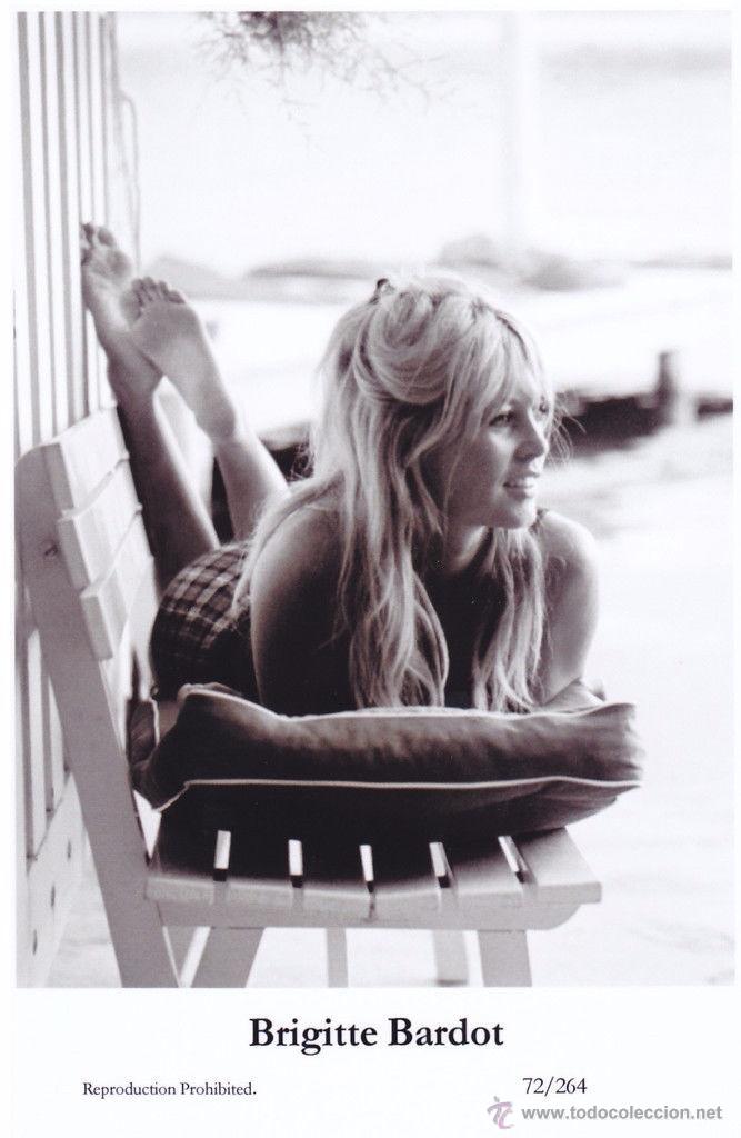 Cine: BRIGITTE BARDOT - Film star Pin Up - Publisher Swiftsure Postcards 2000