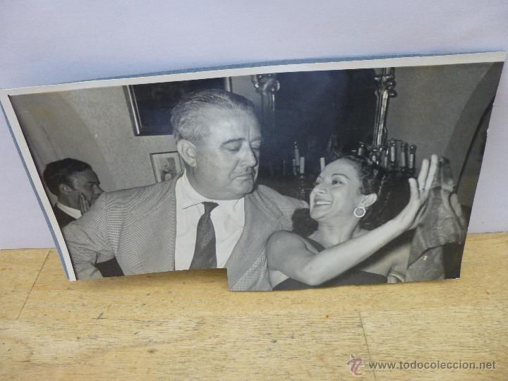 Cine: fotografia original del director edgar neville bailando con lola flores, 17 x 10 cm.