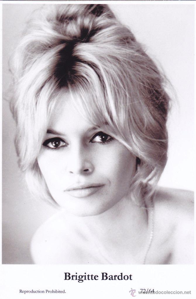Cine: BRIGITTE BARDOT - Film star Pin Up - Publisher Swiftsure Postcards 2000
