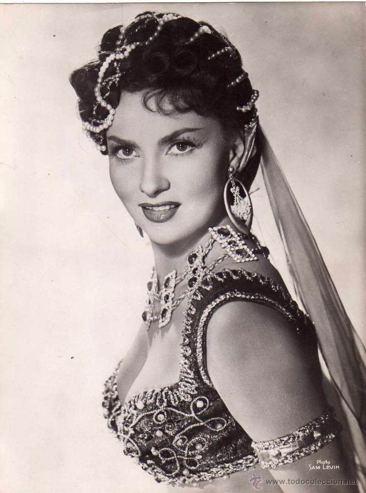 Cine: 325 Gina Lollobrigida.  23 x 17 cm Cine