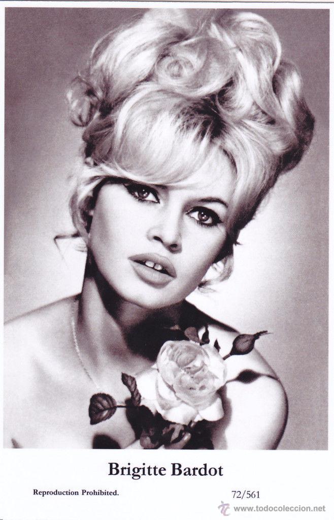 Cine: BRIGITTE BARDOT - Film star Pin Up - Publisher Swiftsure Postcards 2000