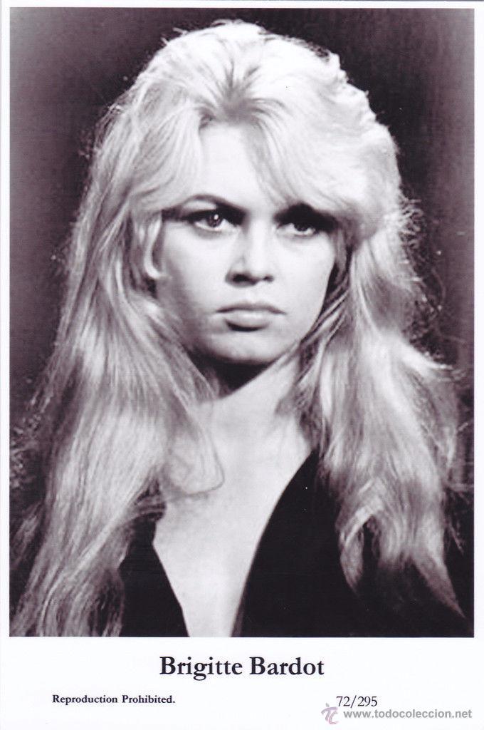 Cine: BRIGITTE BARDOT - Film star Pin Up - Publisher Swiftsure Postcards 2000