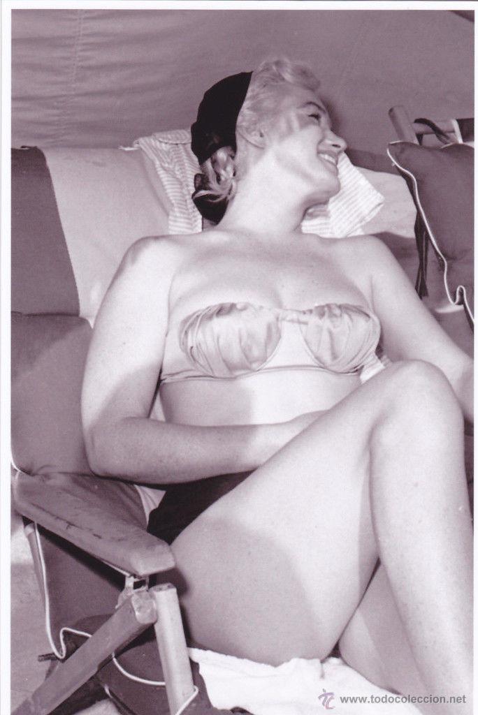 Cine: Sexy MARILYN MONROE film stars, modern postcard - Publisher RWP 2003