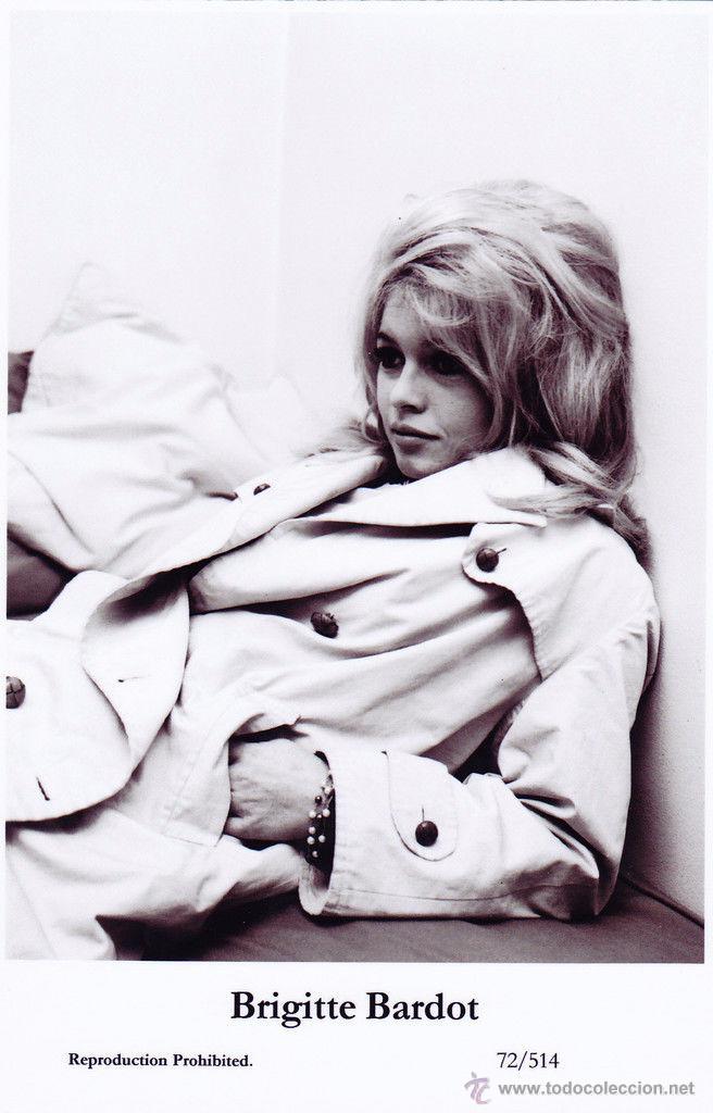 Cine: BRIGITTE BARDOT - Film star Pin Up - Publisher Swiftsure Postcards 2000