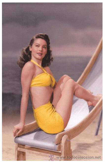 Cine: Sexy AVA GARDNER actress PIN UP postcard - Publisher RWP 2003 (01)