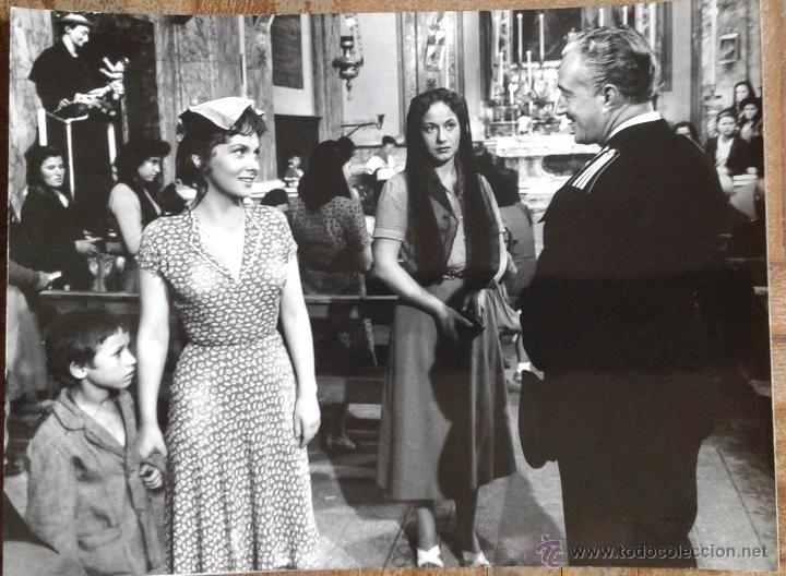 Cine: PAN, AMOR Y FANTAS&Iacute;A. FOTO ITALIANA 18X24. GINA LOLLOBRIGIDA, VITTORIO DE SICA