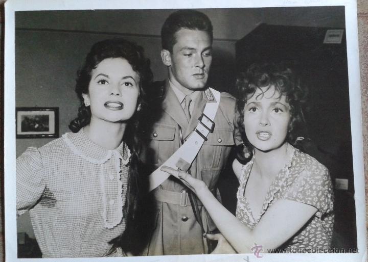 Cine: PAN, AMOR Y FANTAS&Iacute;A. FOTO 18X24. GINA LOLLOBRIGIDA, ROBERTO RISSO, MARISA MERLINI