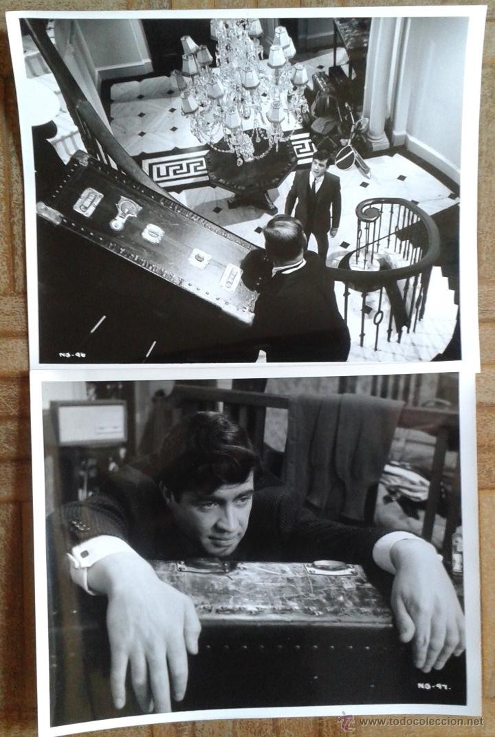 Cine: FANGO EN LA CUMBRE. 2 FOTOS 21X25. ALAN BATES