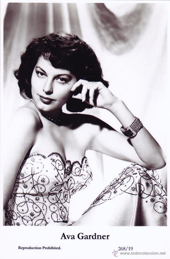 Cine: AVA GARDNER - Film star Pin Up - Publisher Swiftsure Postcards 2000