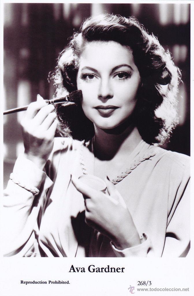 Cine: AVA GARDNER - Film star Pin Up - Publisher Swiftsure Postcards 2000