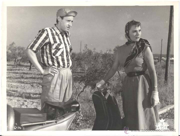 Cine: F19943 MARIA PIAZZAI JUANJO MENENDEZ SUCEDIO EN SEVILLA VESPA CIFESA FOTO ORIGINAL B/N ESPA&Ntilde;OLA