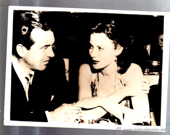 Kino: FOTOGRAFIA. JOHN PAYNE Y RHONDA FLEMING. FOTO ORTIZ. MADRID. 21 X 15CM. ROMANCE DE HOLLYWOOD
