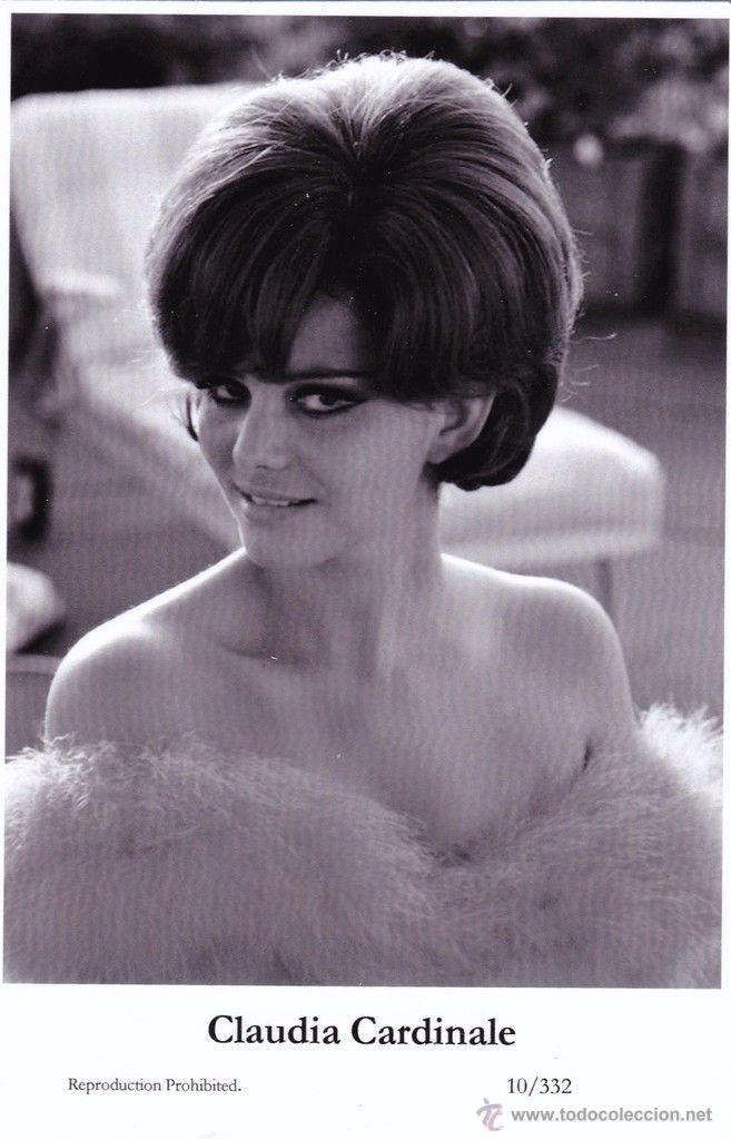 Cine: CLAUDIA CARDINALE - Film star Pin Up - Publisher Swiftsure Postcards 2000