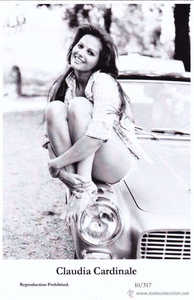 Cine: CLAUDIA CARDINALE - Film star Pin Up - Publisher Swiftsure Postcards 2000