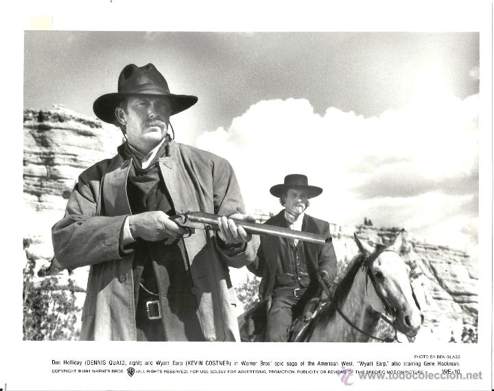 Cinema: F22899 DENNIS QUAID KEVIN COSTNER WYATT EARP FOTO ORIGINAL B/N AMERICANA