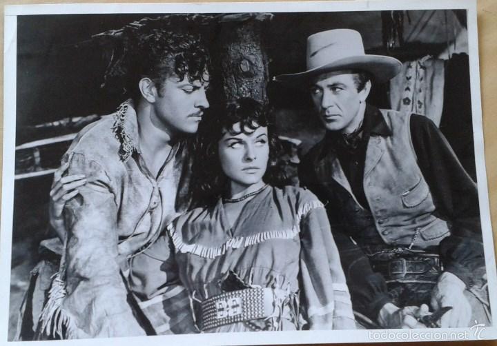 Cine: POLIC&Iacute;A MONTADA DEL CANAD&Aacute;. GARY COOPER, PAULETTE GODARD, ROBERT PRESTON. FOTO 18X24