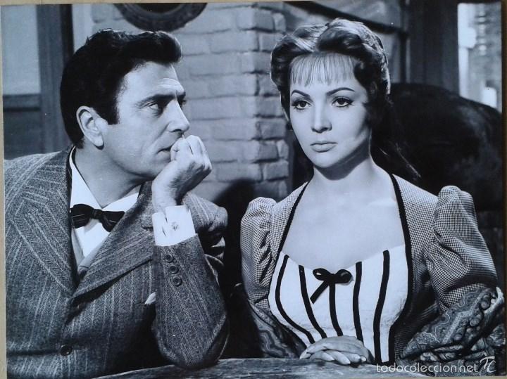 Cine: LA VIOLETERA. FOTO 12X15. SARA MONTIEL, RAF VALLONE