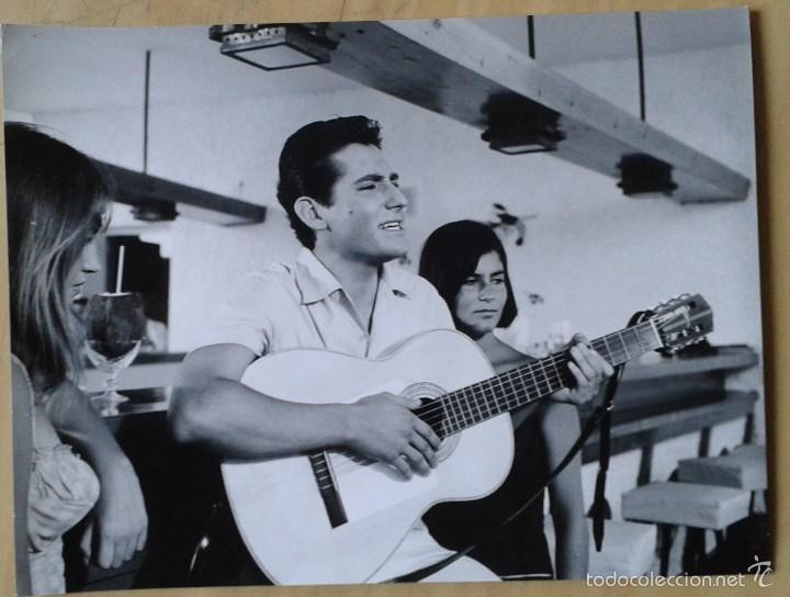 Cine: MIGUEL R&Iacute;OS. DOS CHICAS LOCAS, LOCAS. FOTO 18X24